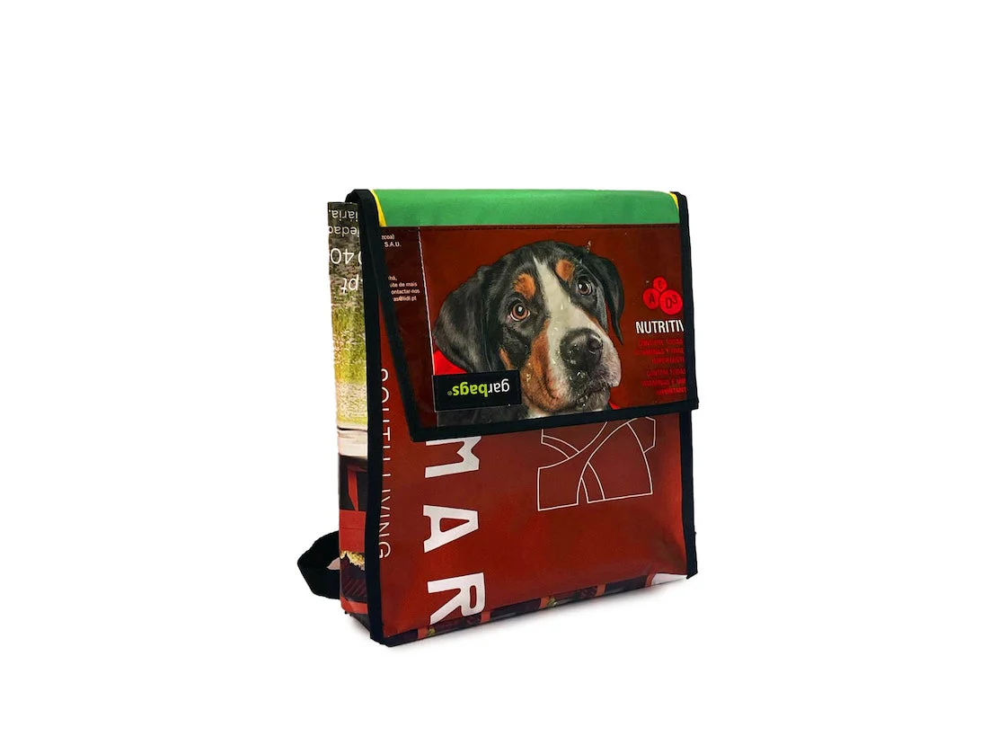 backpack XS publicity banner & brown dog food package