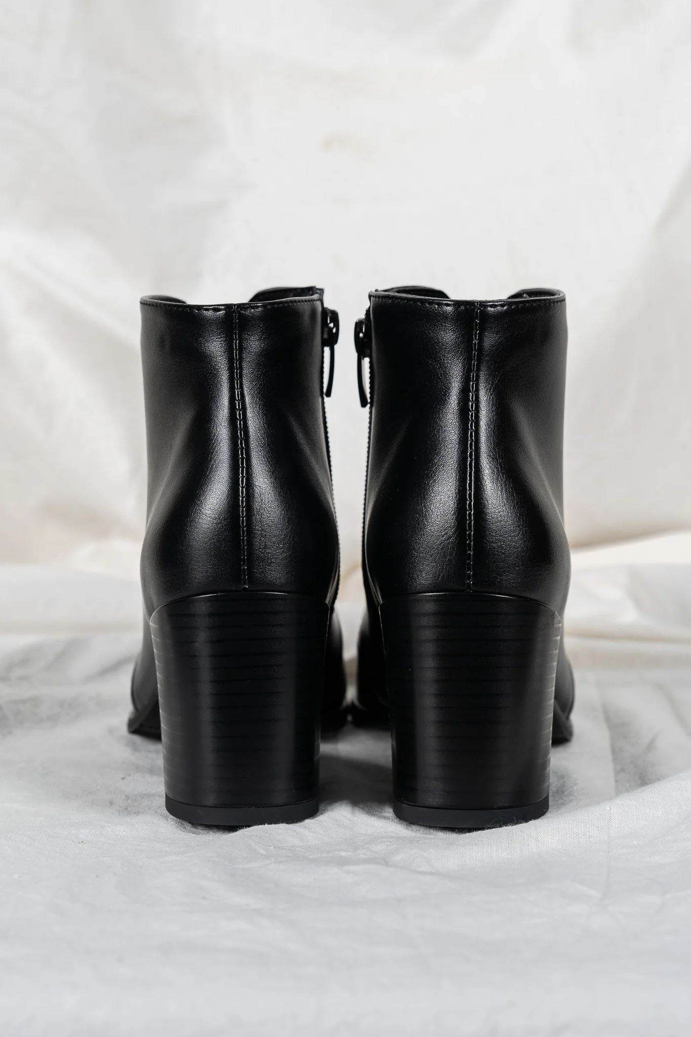 HANA plant based ankle boots – black - Image 3