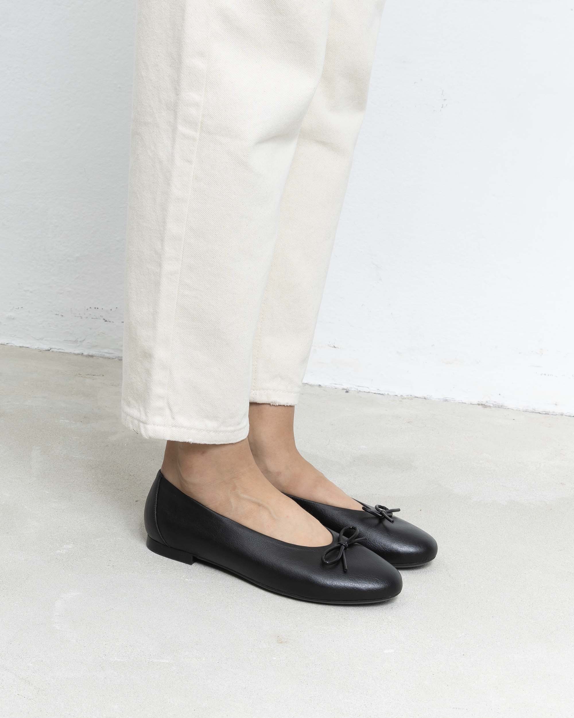 Mossy Pumps Black ballet flats with a bow - Image 2