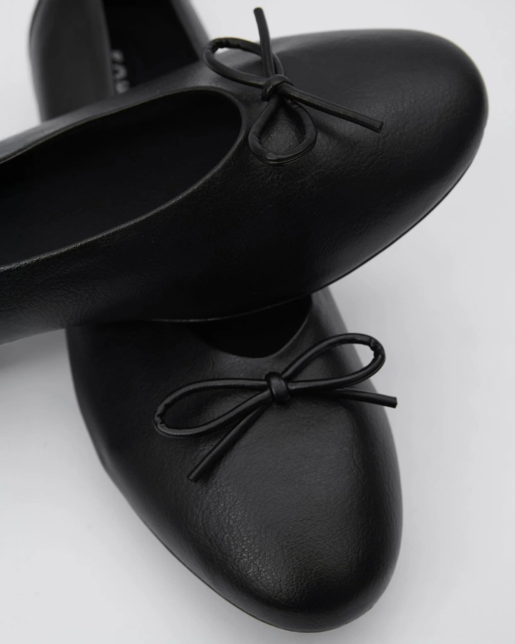 Mossy Pumps Black ballet flats with a bow - Image 5